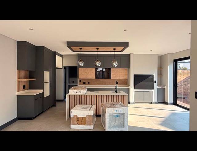 4 BEDROOM HOUSE FOR SALE IN FOUNTAINBROOK ESTATE